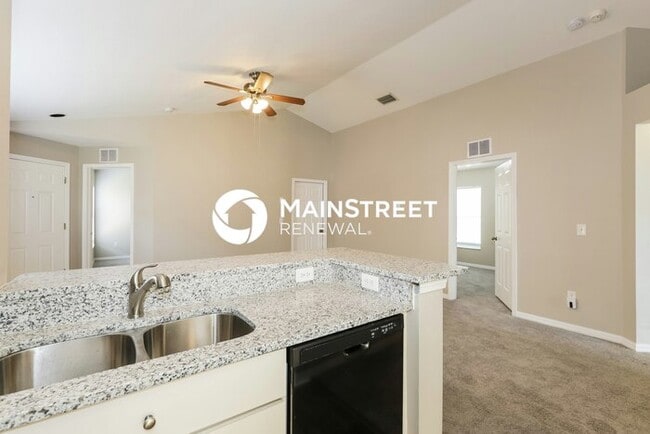 Building Photo - 4 Bedroom Pet-Friendly Home in Ruskin, FL with Main Street Renewal