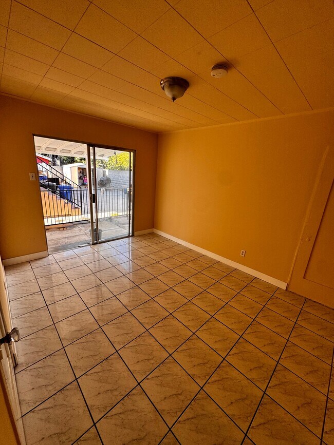 Building Photo - 2653 Flower St