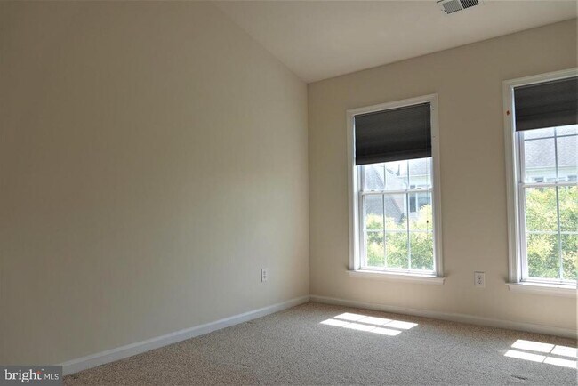 Building Photo - 1115 Crestfield Dr