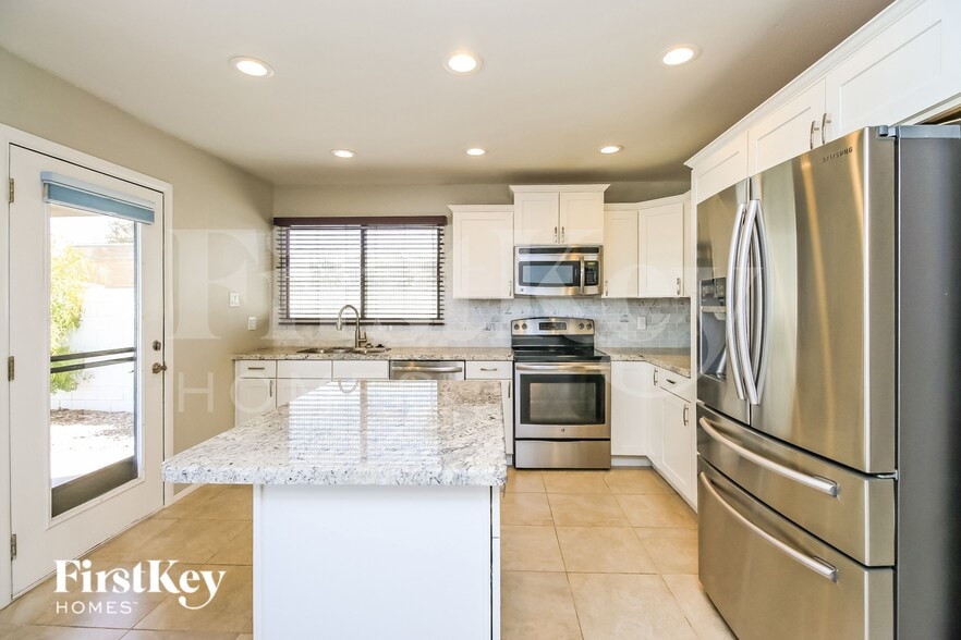 Building Photo - 320 E Orion St