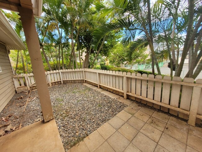 Building Photo - Central Maui - 3 bedroom, 2 bath condo, 5 min from hospital, Kaiser & gov't facilities