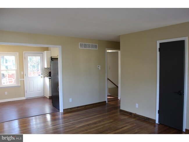 Building Photo - 113 W Rutherford Dr