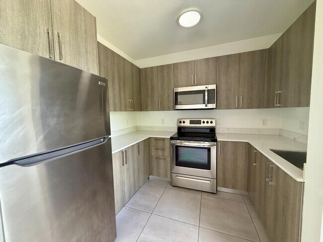Building Photo - 1295 W 69th St