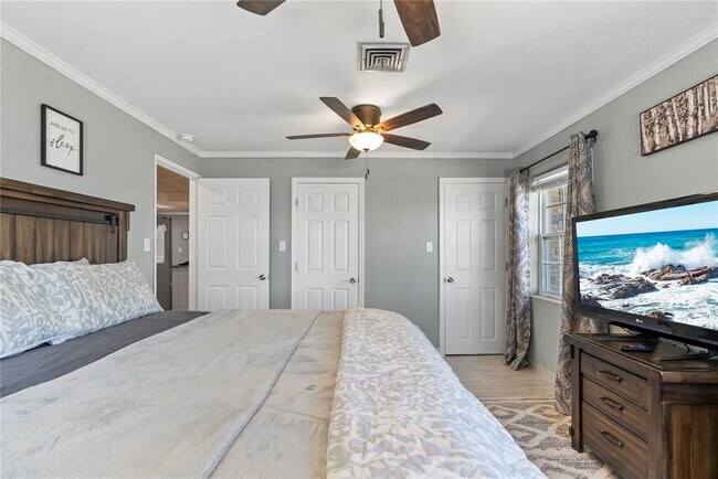 Building Photo - 830 CR 457
