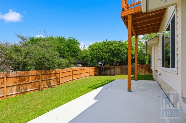 Building Photo - 2217 Speidel Dr