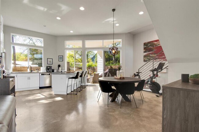 Building Photo - 1905 Alegria Rd