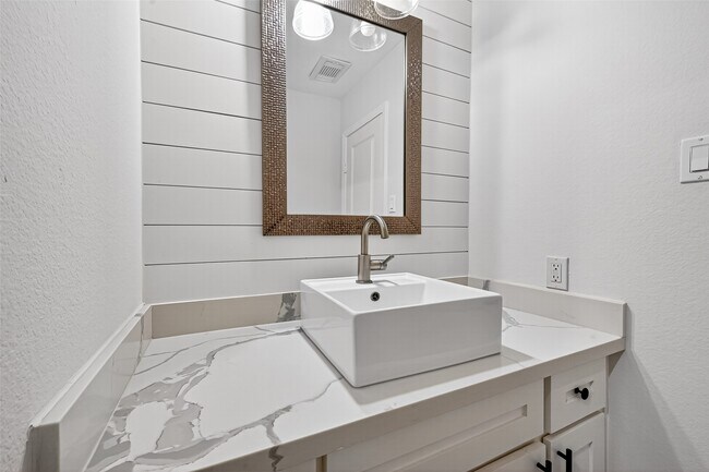 Building Photo - 1114 Briarmead Dr