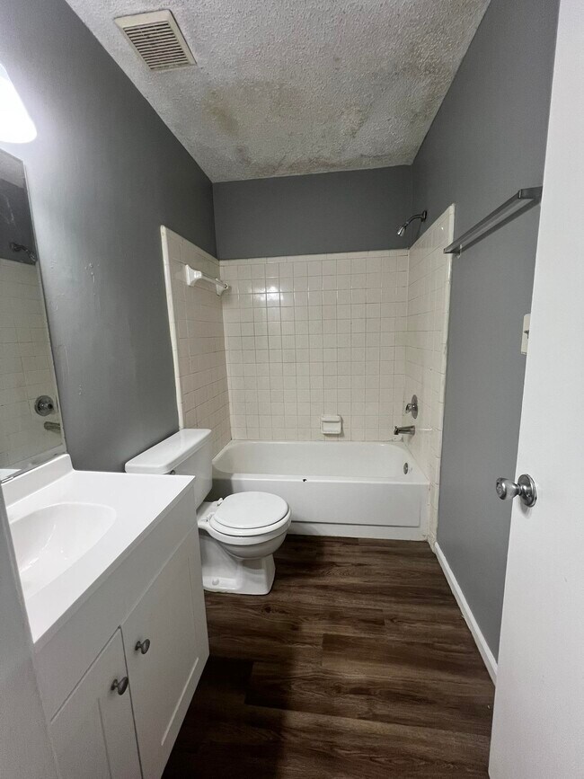 Building Photo - 1233 Chee Ln