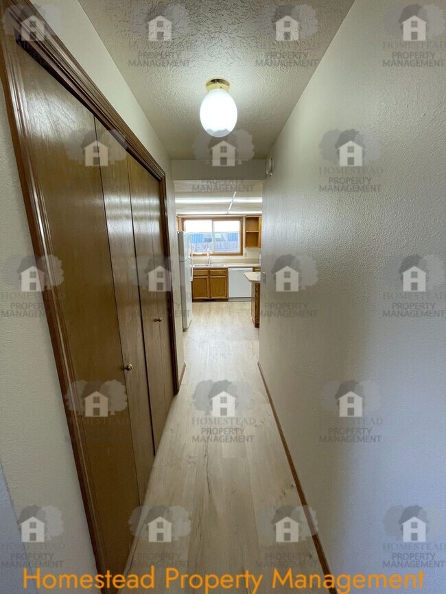 Building Photo - Homestead loves their tenants! 1/2 one months rent!