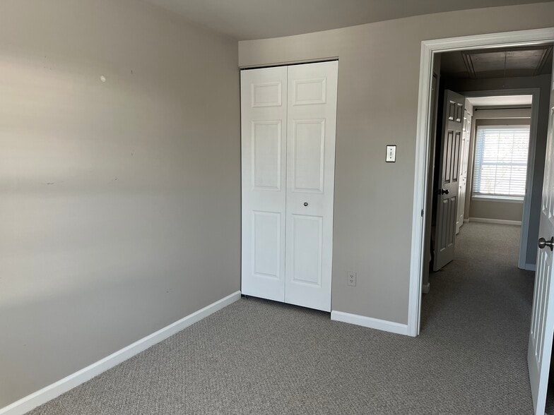 Building Photo - 19 Burnsway Ct