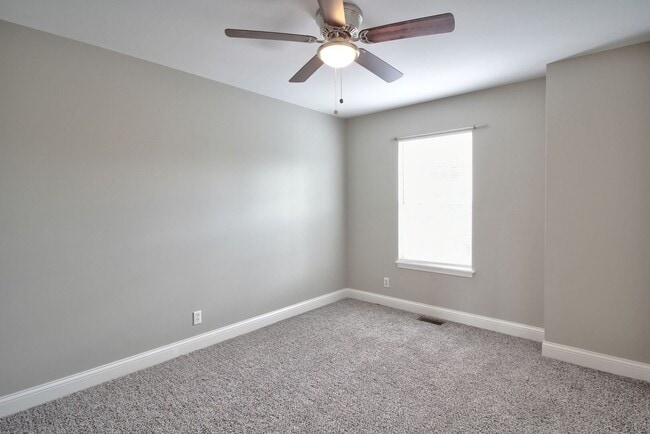 Building Photo - 14056 Danbury Dr