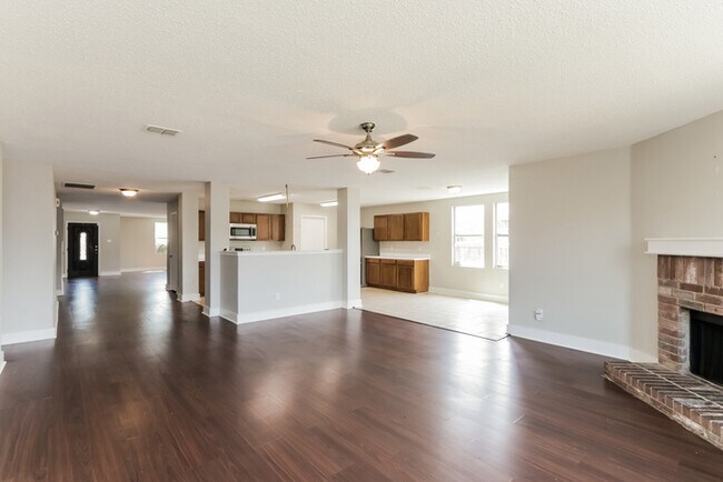 Building Photo - 1427 Golden Grass Dr