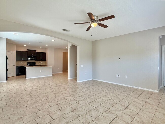 Building Photo - Northeast Crossing Neighborhood. Close to ...