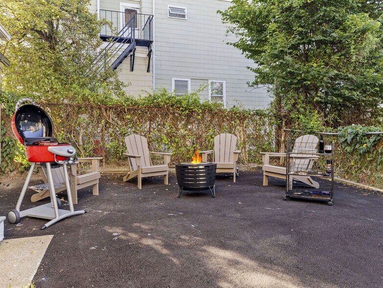 Building Photo - 110 Glen St