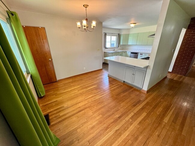 Building Photo - 3 Bedroom - Upper Arlington