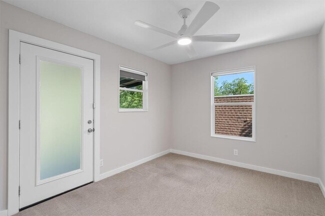 Building Photo - 3400 Santa Fe Dr