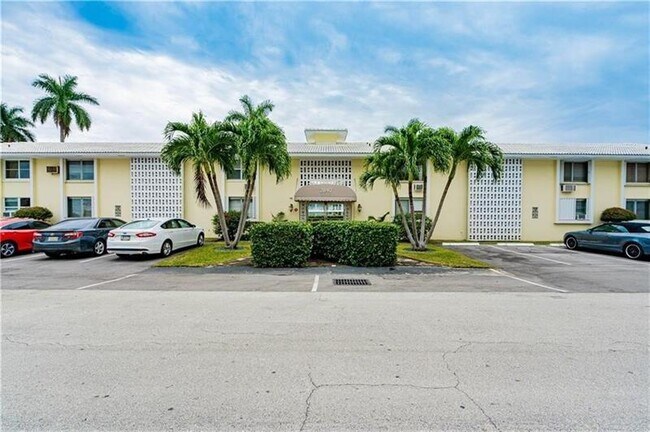 Building Photo - 2840 NE 33rd Ct