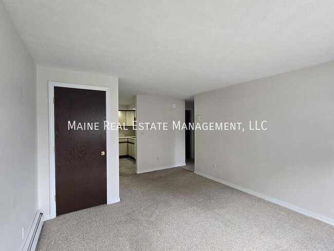 Building Photo - 20 Tall Pines Dr