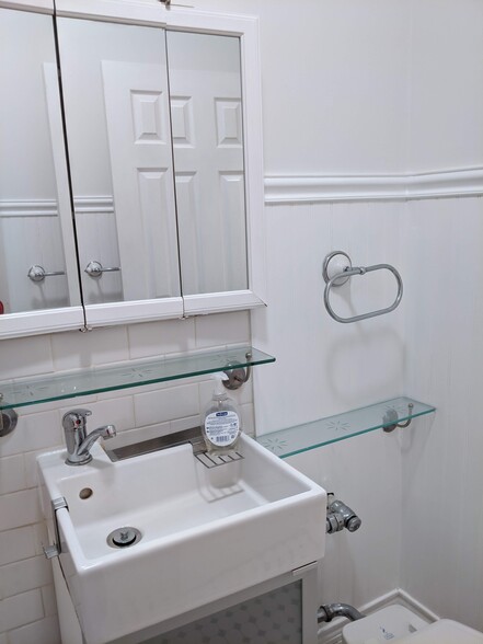 Building Photo - 43-33 46th St