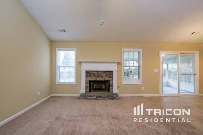 Building Photo - 8140 River Hill Commons Dr