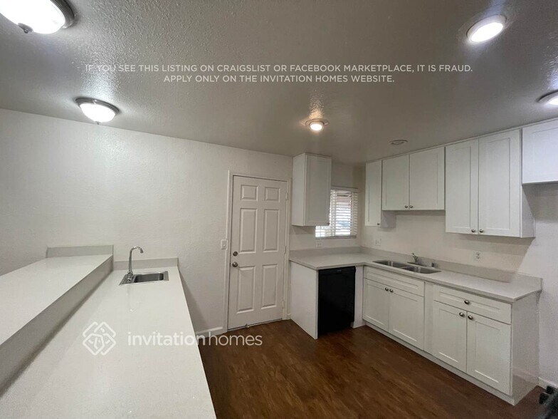 Building Photo - 1878 Southwood Dr