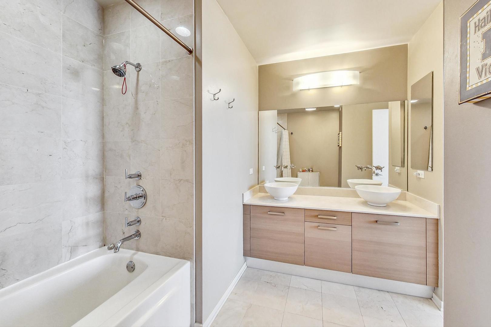 Building Photo - 1804 W Superior St