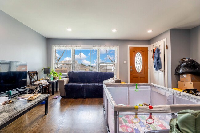Building Photo - 6745 W 59th St