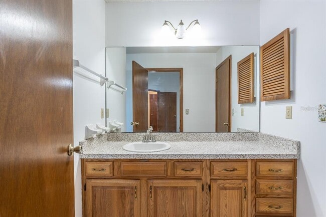 Building Photo - 14180 Hampton Falls Dr N