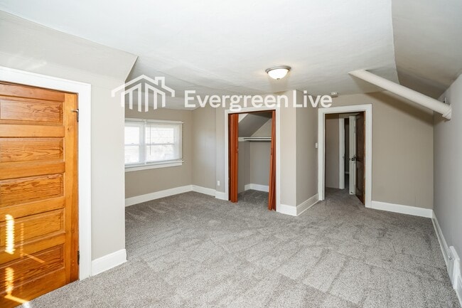 Building Photo - 2202 S 71st St