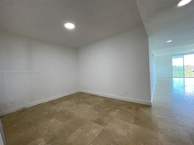 Building Photo - 14951 Royal Oaks Ln