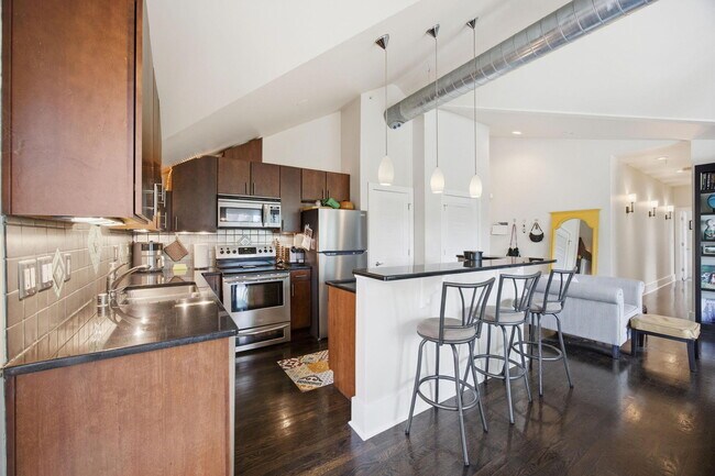 Building Photo - 261 S Limestone