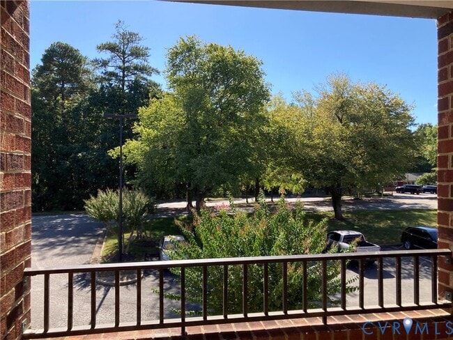 Building Photo - 14720 Village Square Pl