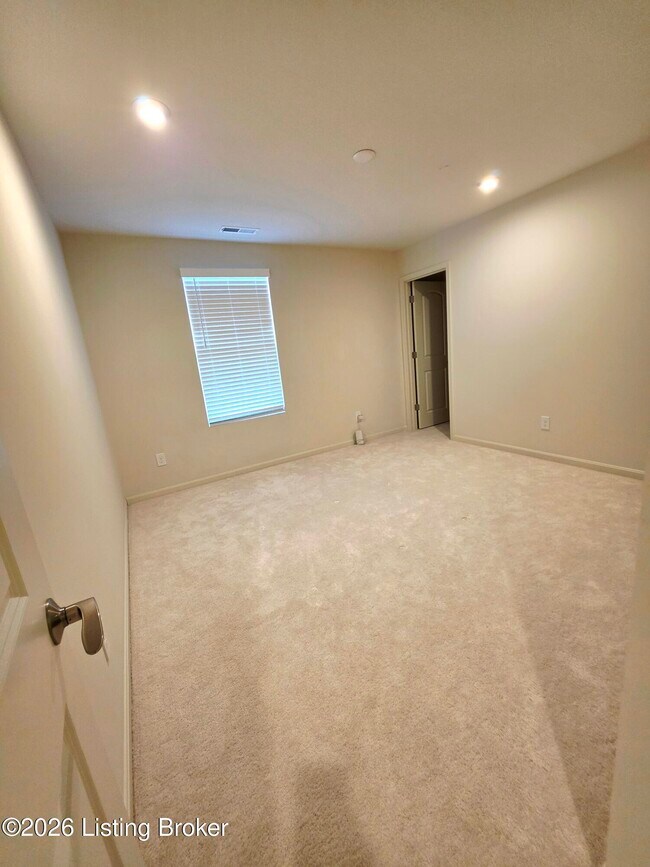 Building Photo - 17505 Shakes Creek Dr