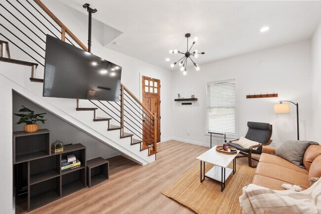 Building Photo - 921 E Hattie St