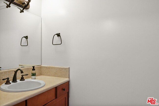 Building Photo - 1050 N Edinburgh Ave