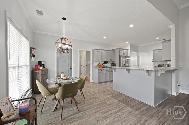 Building Photo - 440 Rivercrest Dr