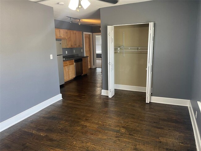 Building Photo - 1122 N Zang Blvd