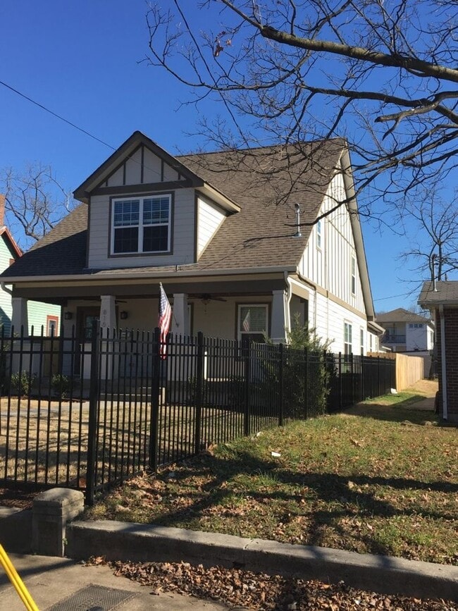 Building Photo - East Nashville Beauty