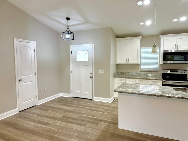 Building Photo - 2139 Sutton Ridge Ave