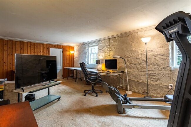 Building Photo - 65 Clarendon Ave