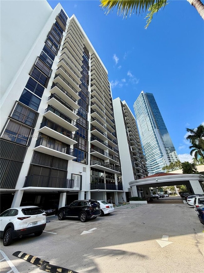Building Photo - 1450 Brickell Bay Dr