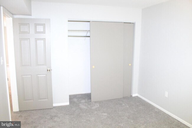 Building Photo - 167 Parker Ave