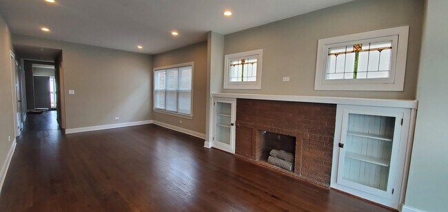 Building Photo - 4138 W Barry Ave