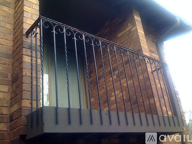 Building Photo - 15220 Marilyn Dr