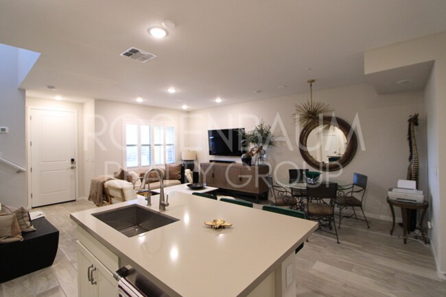 Building Photo - Stunning 3-beds, 2.5-baths townhome in the...
