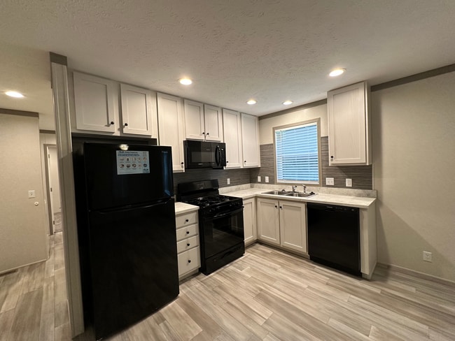 Building Photo - 1088 Colonial Trail