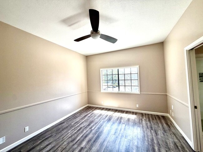 Building Photo - One bedroom condo for rent