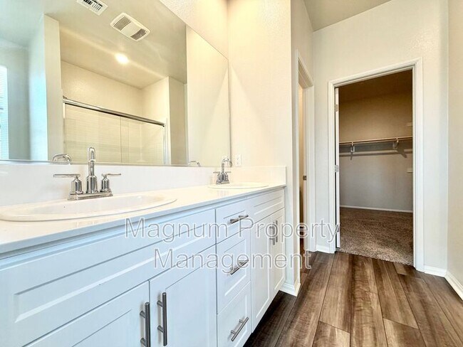 Building Photo - 40617 Birchfield Dr