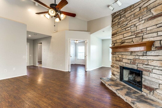 Building Photo - Cozy 3BR Located in Arlington!