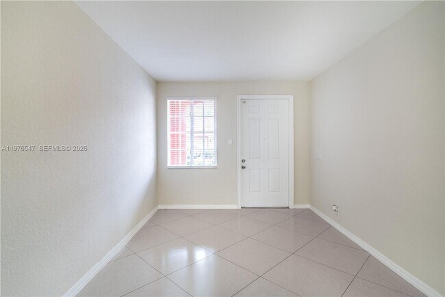 Building Photo - 5327 SW 40th Ave